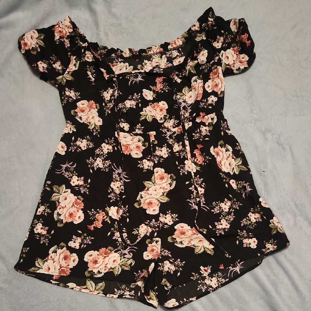 SHEIN Black Floral Off-Shoulder Romper